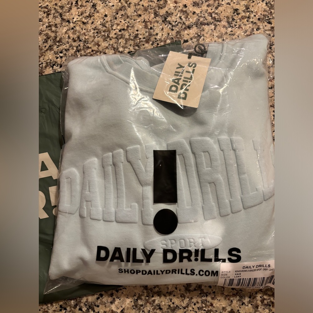 Daily Drills Lake Monochrome Sweatshirt size xs/s